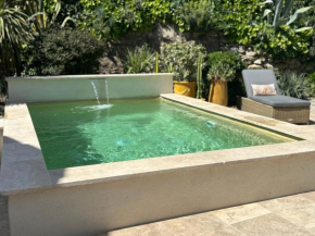 Logement cosy avec piscine ,parking et jardin